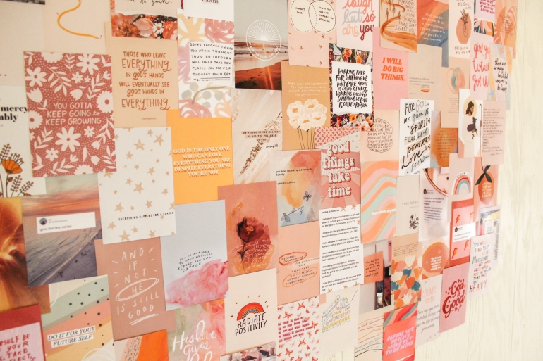 DIY Aesthetic Collage Wall | Photo Ideas & Tips For Hanging Your ...